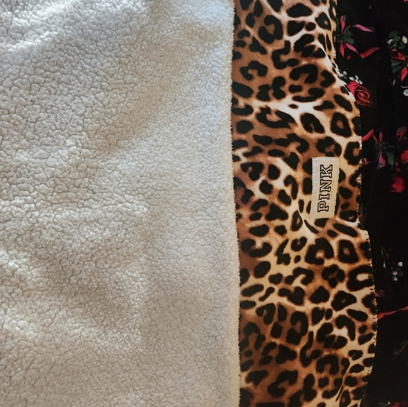 RARE Victorias Secret PINK cheetah sherpa blanket - Picture 8 of 13